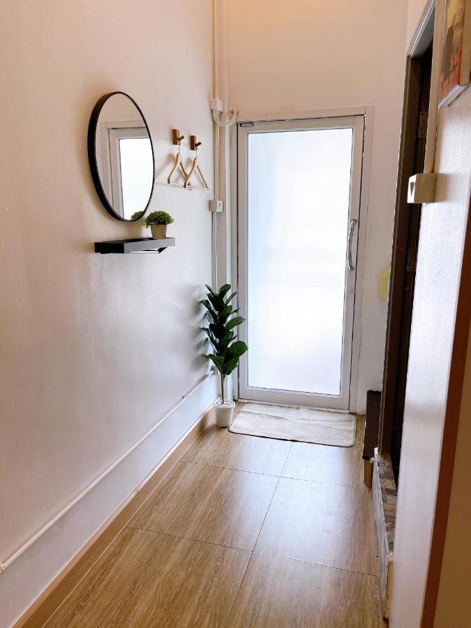 Lively And Cozy Canal House ,Entire House 방콕 외부 사진